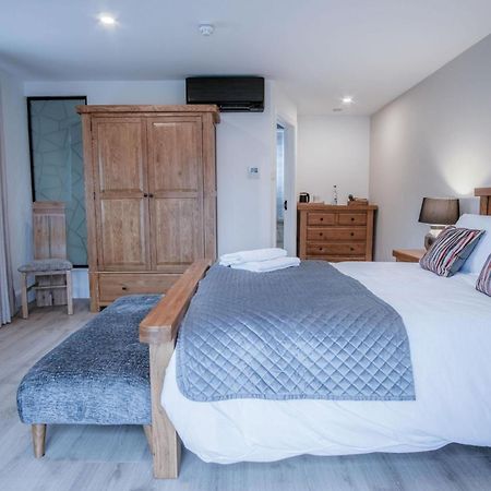 Suite 7 - Sleeping Giant Hotel - Pen Y Cae Inn Брекън Екстериор снимка