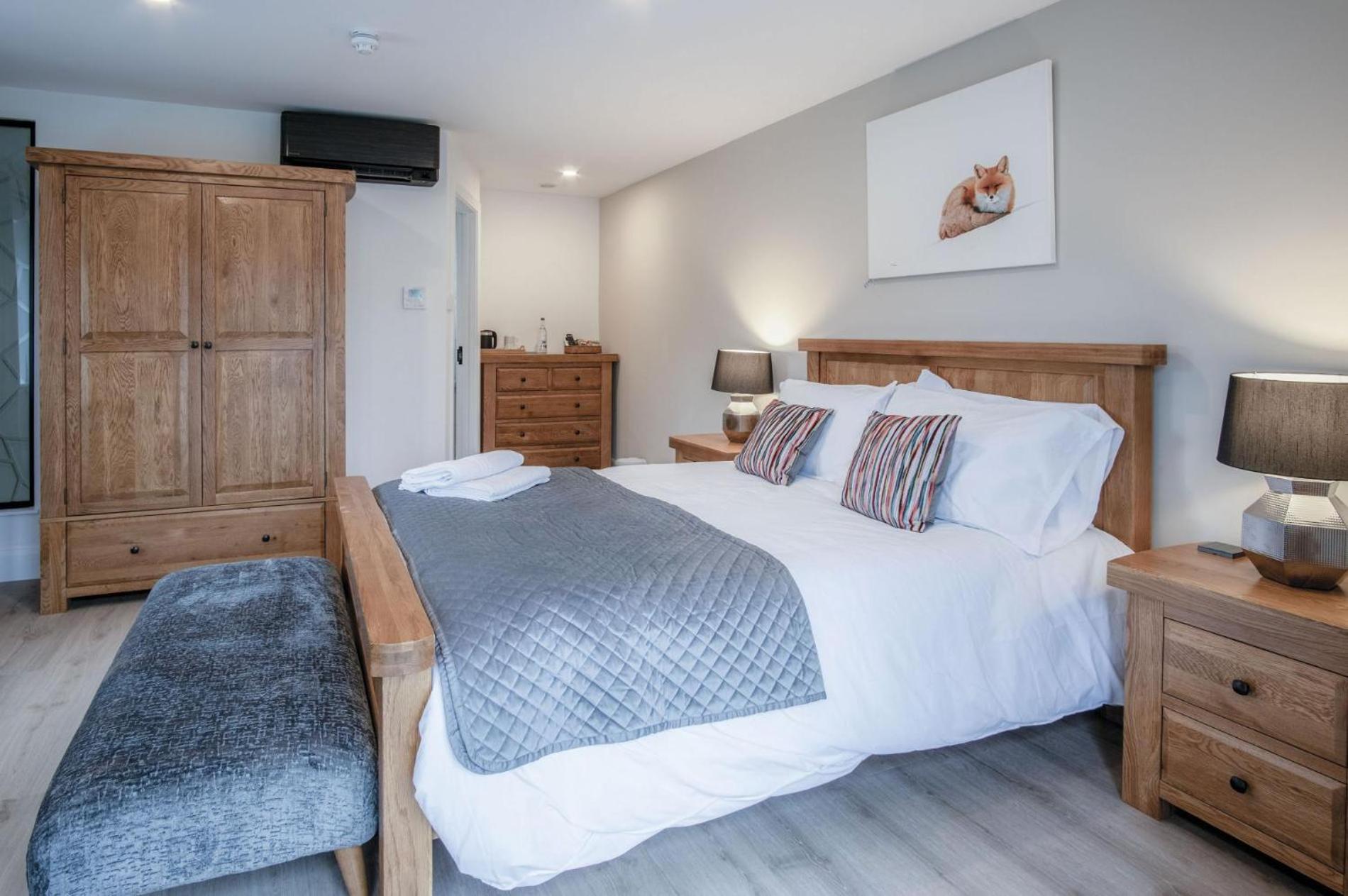 Suite 7 - Sleeping Giant Hotel - Pen Y Cae Inn Брекън Екстериор снимка