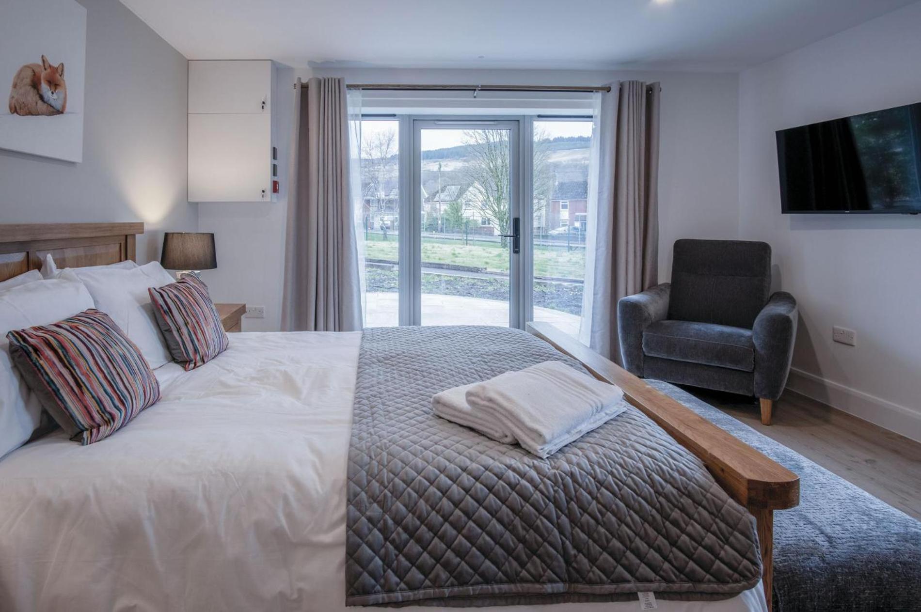 Suite 7 - Sleeping Giant Hotel - Pen Y Cae Inn Брекън Екстериор снимка